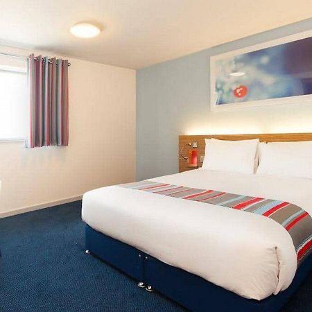 Travelodge Cardiff Central Queen Street Kültér fotó