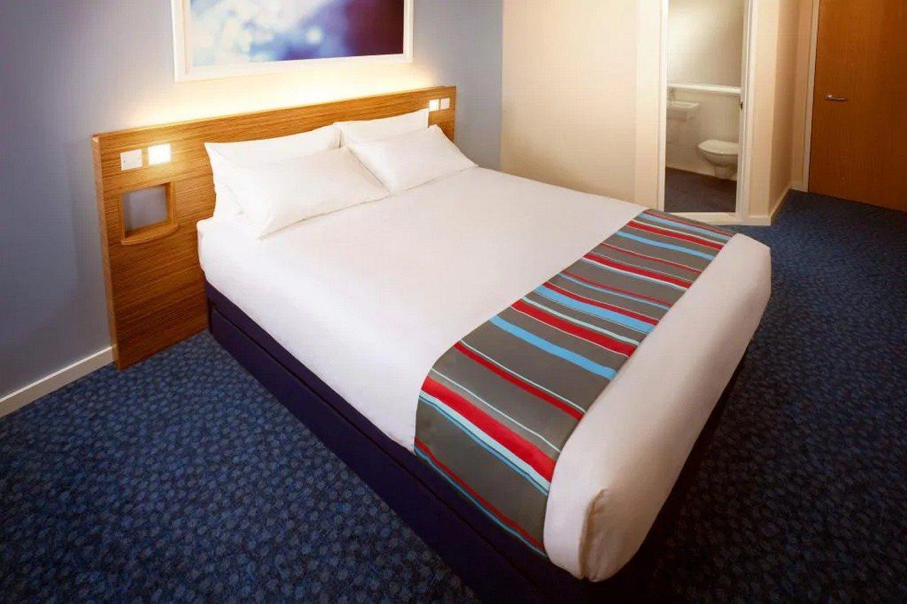 Travelodge Cardiff Central Queen Street Kültér fotó