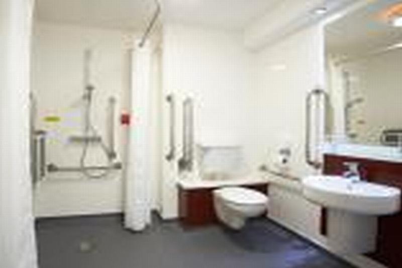 Travelodge Cardiff Central Queen Street Kültér fotó