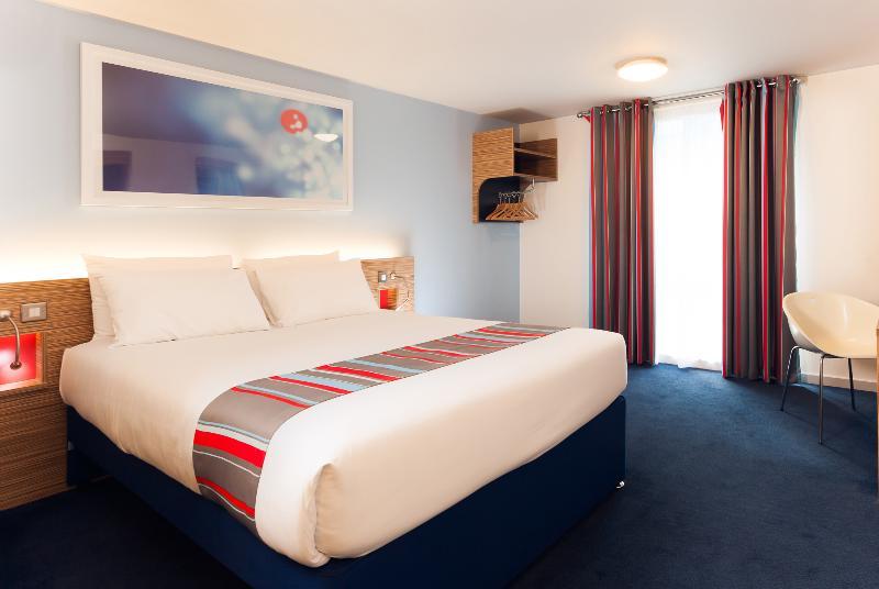 Travelodge Cardiff Central Queen Street Kültér fotó