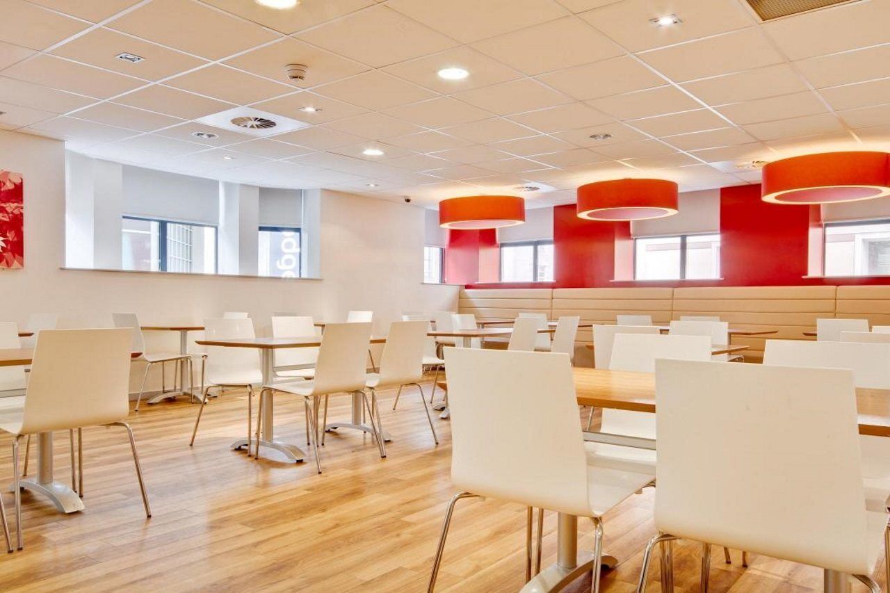 Travelodge Cardiff Central Queen Street Kültér fotó