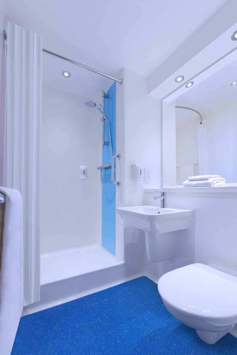 Travelodge Cardiff Central Queen Street Kültér fotó